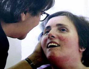 Terri Schiavo with her mother, Mary Schindler, in 2001