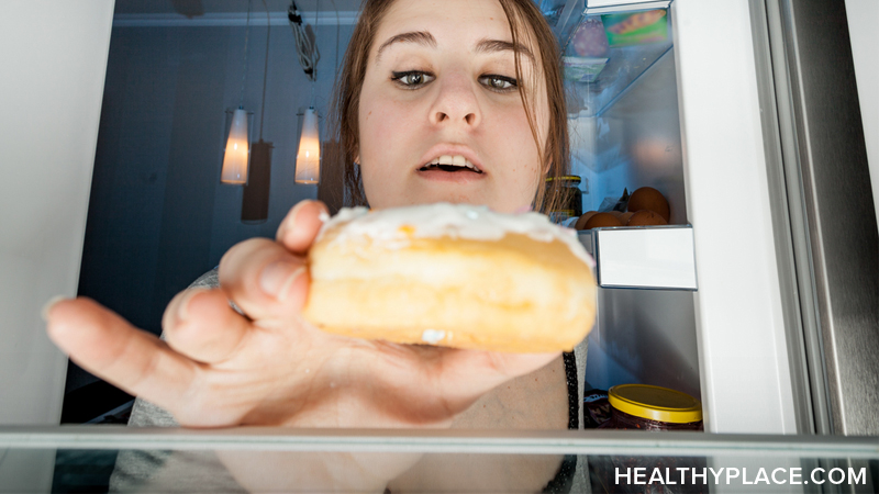 Un nuovo disturbo alimentare, la sindrome del consumo notturno, è caratterizzato da mancanza di appetito al mattino e eccesso di cibo la sera con agitazione, ansia, senso di colpa e insonnia mentre si mangia.