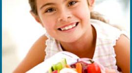 Tips for parents: what to do and how to present the food to your preschool child to teach them to eat healthy.