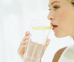 You should try a water detox if you feel sluggish and generally unwell. It really works! Read more about why we should detox with water and how to do it. 
